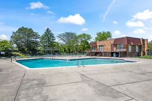 2100 Valencia Dr, Northbrook, IL 60062 - Photo 16