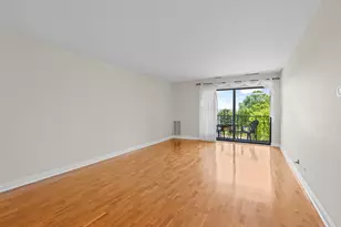 2100 Valencia Dr, Northbrook, IL 60062 - Photo 2
