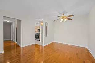2100 Valencia Dr, Northbrook, IL 60062 - Photo 4