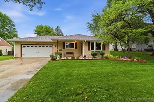 332 S Elmwood Dr, Aurora, IL 60506 - Photo 1