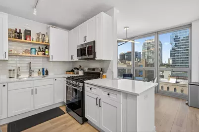 200 W Grand Avenue #806, Chicago, IL 60654 - Photo 8