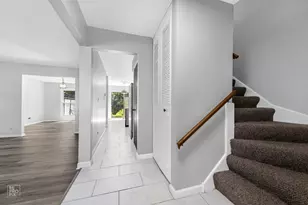 855 Garfield Ave, Libertyville, IL 60048 - Photo 2