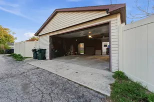 9035 Austin Ave, Morton Grove, IL 60053 - Photo 24