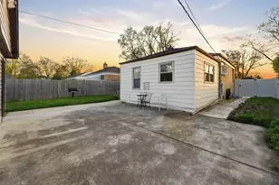 9035 Austin Ave, Morton Grove, IL 60053 - Photo 26