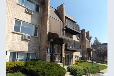 710 W Huntington Commons Road #1A, Mount Prospect, IL 60056 - Photo 2