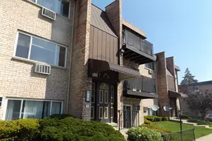 710 W Huntington Commons Rd, Mount Prospect, IL 60056 - Photo 2