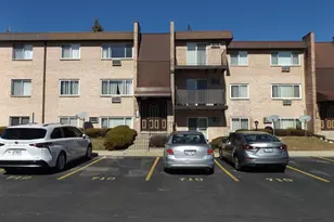 710 W Huntington Commons Rd, Mount Prospect, IL 60056 - Photo 1