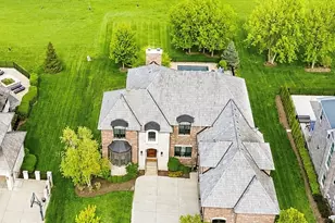 1744 Lake Charles Dr, Vernon Hills, IL 60061 - Photo 2