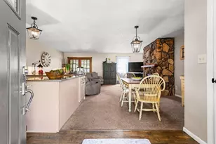 1106 Holiday Dr, Champaign, IL 61821 - Photo 4