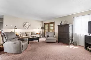 1106 Holiday Dr, Champaign, IL 61821 - Photo 12