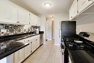 2640 N Windsor Dr, Arlington Heights, IL 60004 - Photo 12
