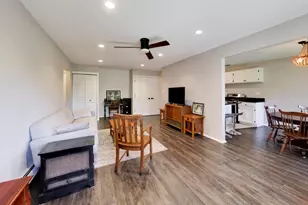 2640 N Windsor Dr, Arlington Heights, IL 60004 - Photo 8