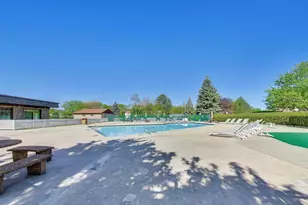 2640 N Windsor Dr, Arlington Heights, IL 60004 - Photo 22