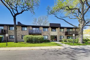 2640 N Windsor Dr, Arlington Heights, IL 60004 - Photo 2