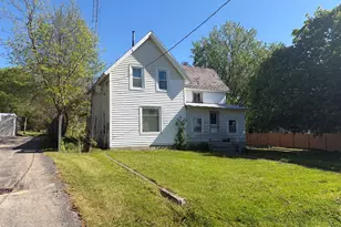 706 Dewey St, Harvard, IL 60033 - Photo 2