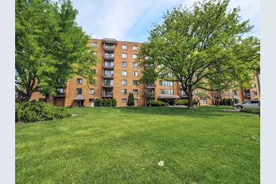 1747 W Crystal Lane #210, Mount Prospect, IL 60056 - Photo 1