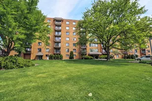 1747 W Crystal Ln, Mount Prospect, IL 60056 - Photo 1