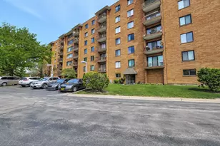 1747 W Crystal Ln, Mount Prospect, IL 60056 - Photo 2