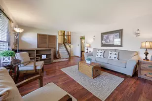 974 Yorkshire Dr, Hanover Park, IL 60133 - Photo 4