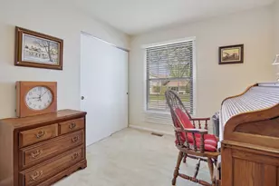 974 Yorkshire Dr, Hanover Park, IL 60133 - Photo 12
