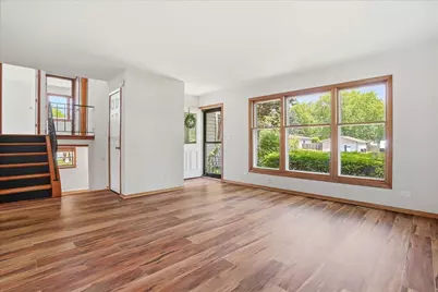 1707 Cherrywood Lane, Lindenhurst, IL 60046 - Photo 2