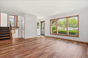 1707 Cherrywood Ln, Lindenhurst, IL 60046 - Photo 2