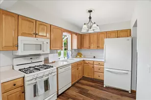 1707 Cherrywood Ln, Lindenhurst, IL 60046 - Photo 8