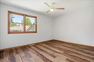 1707 Cherrywood Ln, Lindenhurst, IL 60046 - Photo 14