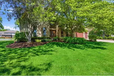 230 Persimmon Drive, Saint Charles, IL 60174 - Photo 2