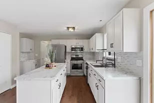 5313 Briarfield Ln, Lake in the Hills, IL 60156 - Photo 10