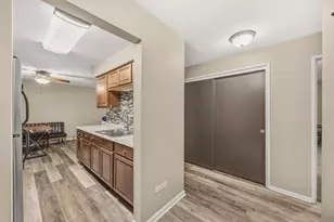1198 Royal Glen Dr, Glen Ellyn, IL 60137 - Photo 4