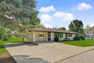 218 N Crossley St, Melvin, IL 60952 - Photo 2