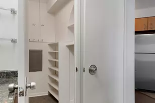 300 N State St, Chicago, IL 60654 - Photo 14