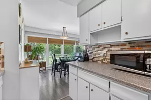 1345 Devonshire Ln, Hoffman Estates, IL 60169 - Photo 8