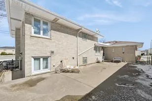 4738 N Potawatomie Ave, Chicago, IL 60656 - Photo 22