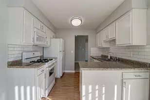 7010 Barrington Ct, Woodridge, IL 60517 - Photo 14