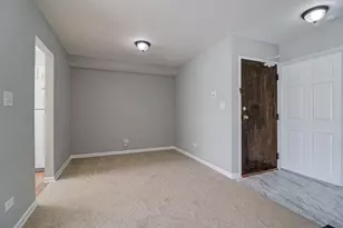 7010 Barrington Ct, Woodridge, IL 60517 - Photo 12