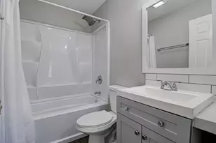 7010 Barrington Ct, Woodridge, IL 60517 - Photo 4