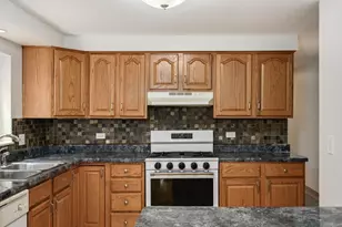 5470 W Higgins Ave, Chicago, IL 60630 - Photo 8
