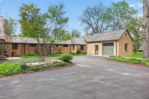 33W480 Thorncroft Dr, Wayne, IL 60184 - Photo 8