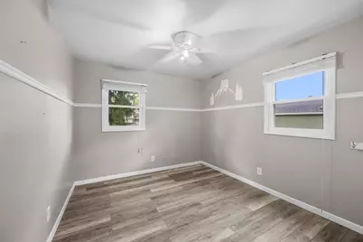 766 W 43rd Street, Davenport, IA 52806 - Photo 16