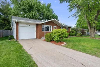 766 W 43rd Street, Davenport, IA 52806 - Photo 2