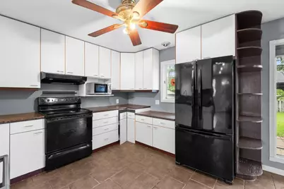 766 W 43rd Street, Davenport, IA 52806 - Photo 10