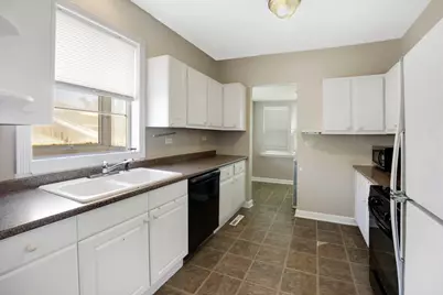 1349 Floresta, Crystal Lake, IL 60014 - Photo 6