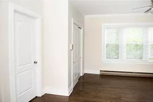 6485 W Roscoe St, Chicago, IL 60657 - Photo 8