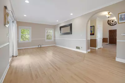 335 W Carriage Lane, Bensenville, IL 60106 - Photo 10