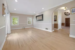 335 W Carriage Ln, Bensenville, IL 60106 - Photo 10