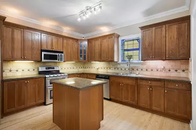 335 W Carriage Lane, Bensenville, IL 60106 - Photo 4