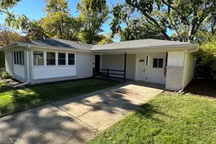 326 Indian Dr, Glen Ellyn, IL 60137 - Photo 2