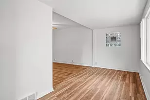 10633 S Ave M, Chicago, IL 60617 - Photo 14
